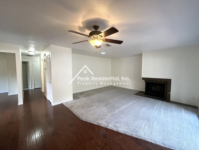 Building Photo - Wonderful 2bd/2ba Citrus Heights Condo with 2 Car Garage!