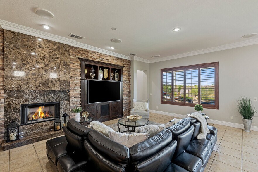 Building Photo - 7 Braelinn Dr