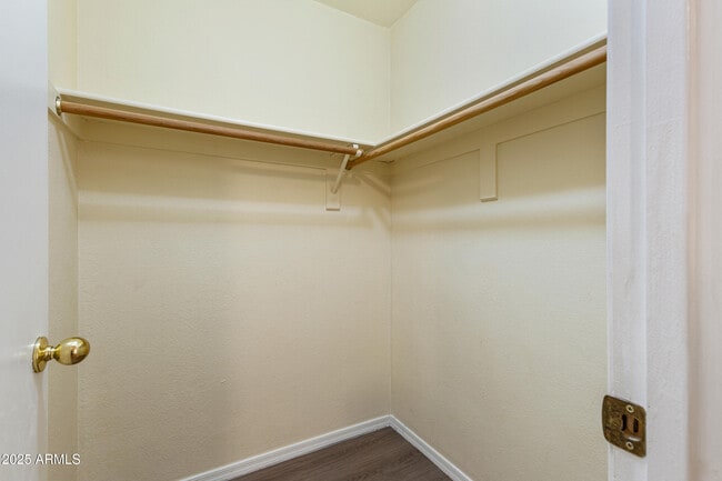 Building Photo - 1120 N Val Vista Dr