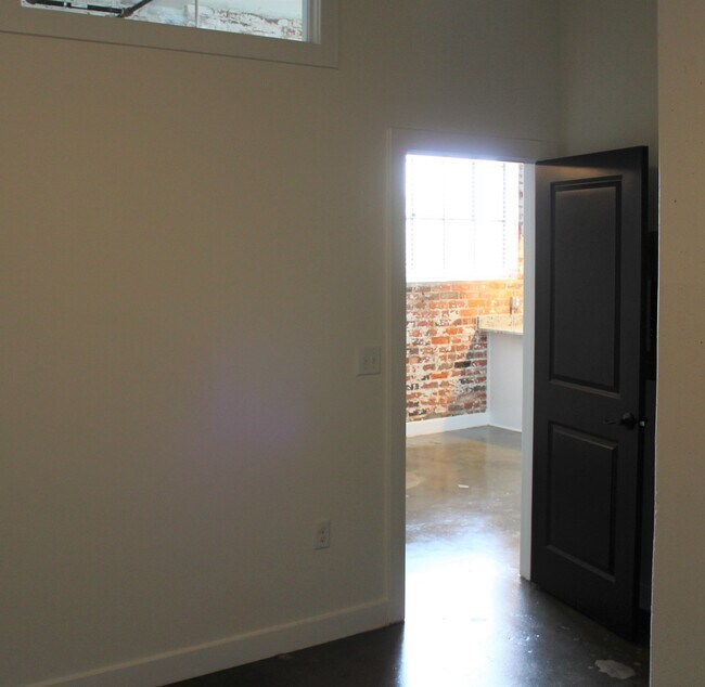 Building Photo - 410 Wellons St
