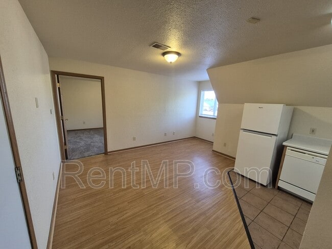 Building Photo - 1021 S Mission St