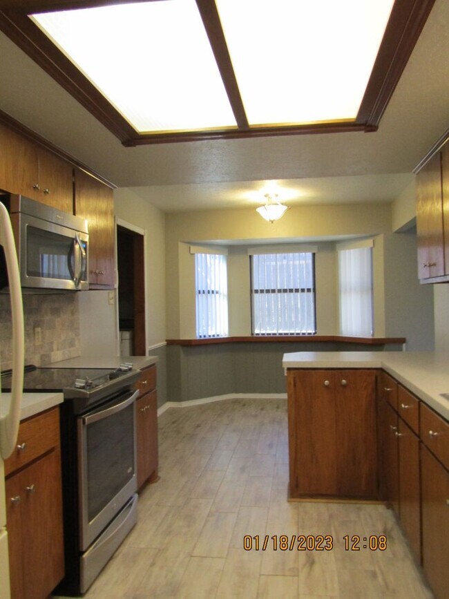 Building Photo - Great Home Located on the Eastside/Sungate...