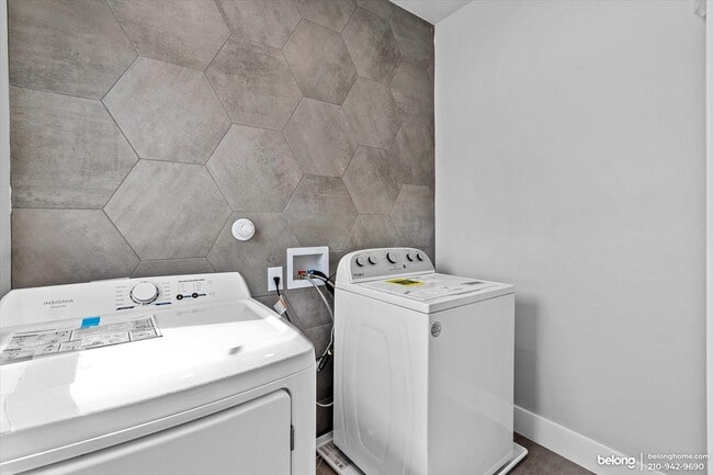 Building Photo - 810 Iowa St