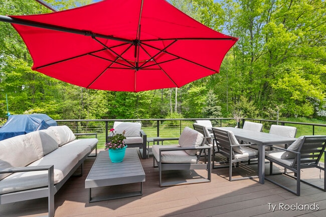 Building Photo - 3757 Lake Birch St NE