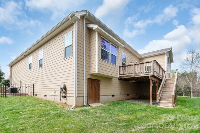 Building Photo - 3048 Arsdale Rd