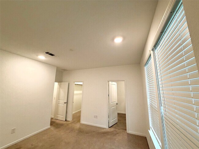 Building Photo - 1348 Bright Hl Dr
