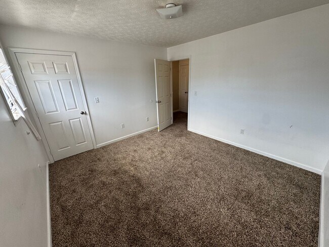 Building Photo - Fox Ridge 1-10