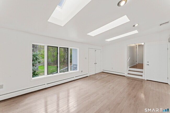 Building Photo - 89 Cranbury Dr