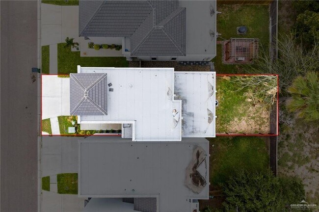 Building Photo - 2323 Corales St