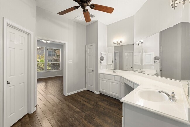 Building Photo - 118 Cezanne Woods Dr