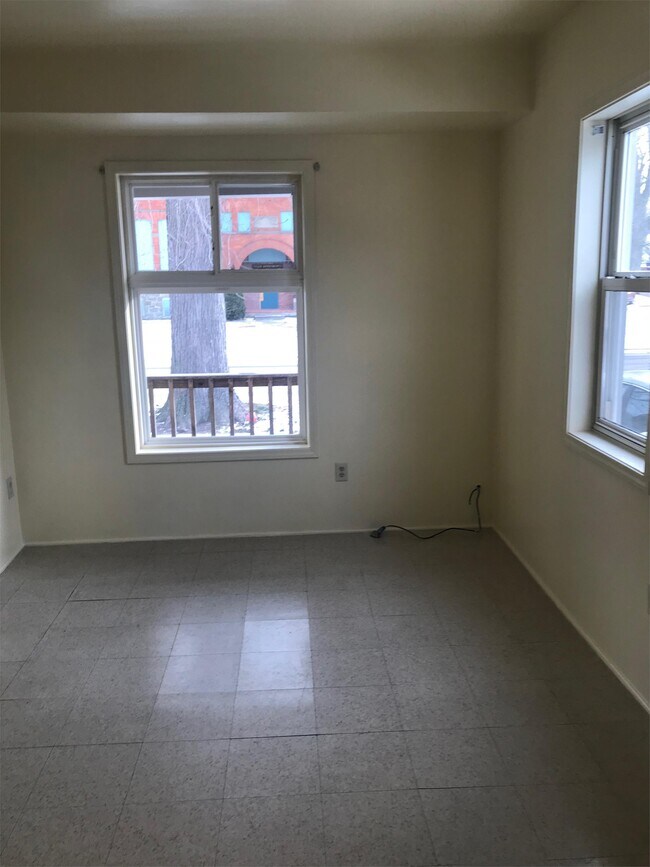 Building Photo - 909 Stone St