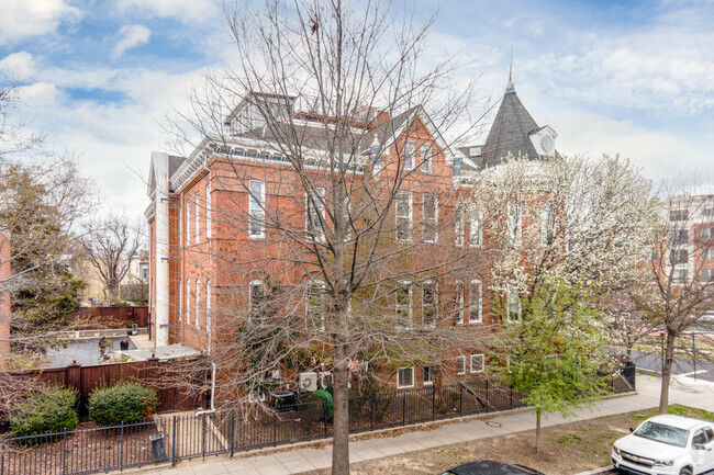 Building Photo - Pierce School Lofts