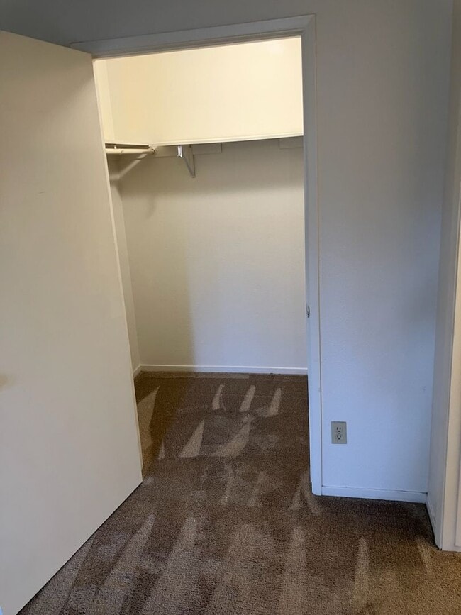 Building Photo - Two bedroom condo