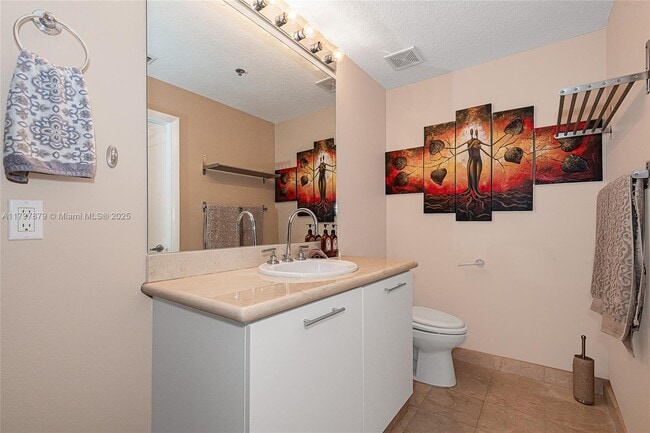 Building Photo - 6515 Collins Ave