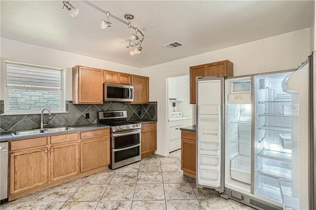 Building Photo - 1105 Fox Sparrow Cove
