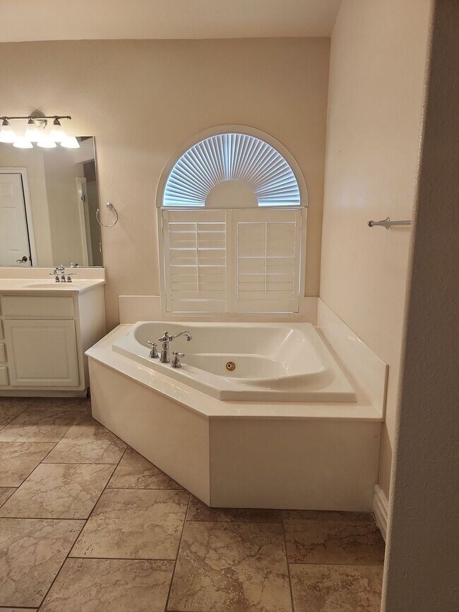 Building Photo - A Stunning 4 Bedroom Home with a Sparkling Pool