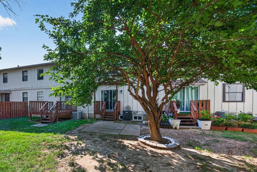Building Photo - 13391 Hiddendale Ln