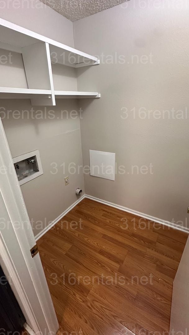 Building Photo - $1250 - 3 room 2 bath - Apartment located in Riverside