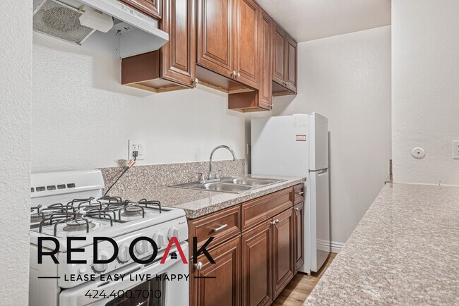 Building Photo - 6702 Vineland Ave