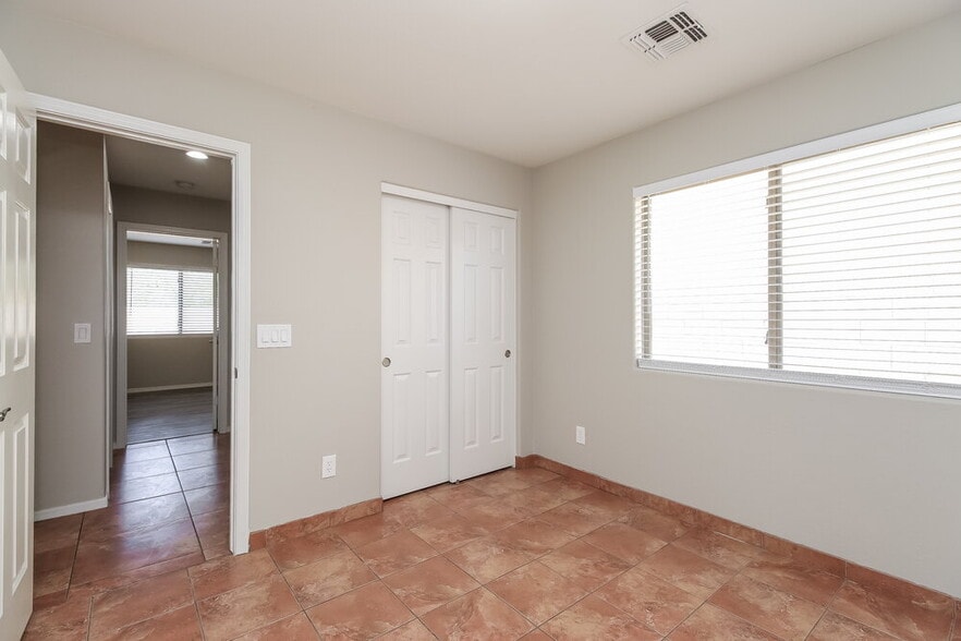 Building Photo - 1604 S 80th Ln