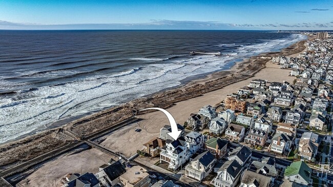 Building Photo - 108 S Martindale Ave