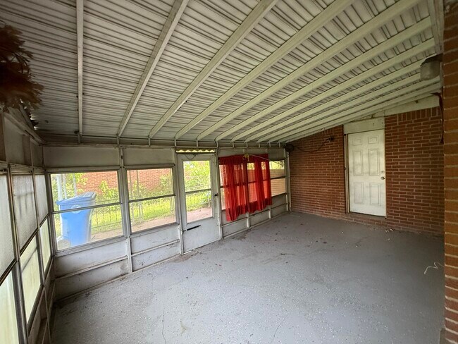 Building Photo - 4047 Burton St