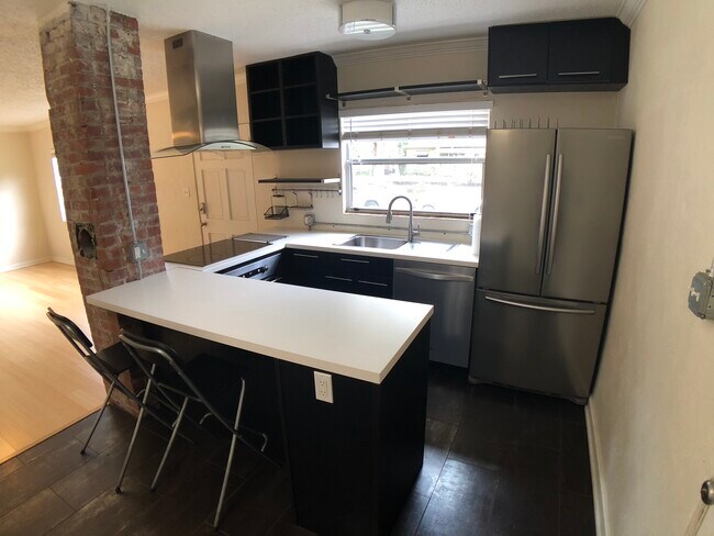 Building Photo - 606 Harwood Street