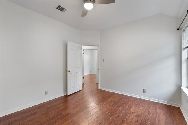 Building Photo - 7905 Henry Kinney Row