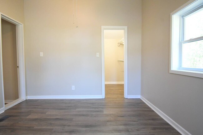 Building Photo - 3517 S Haven Rd