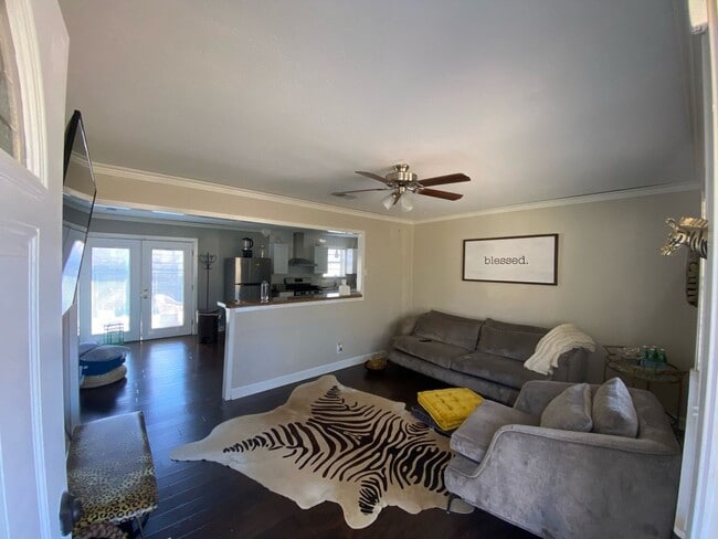 Building Photo - Contact Peggy 501 676 1758