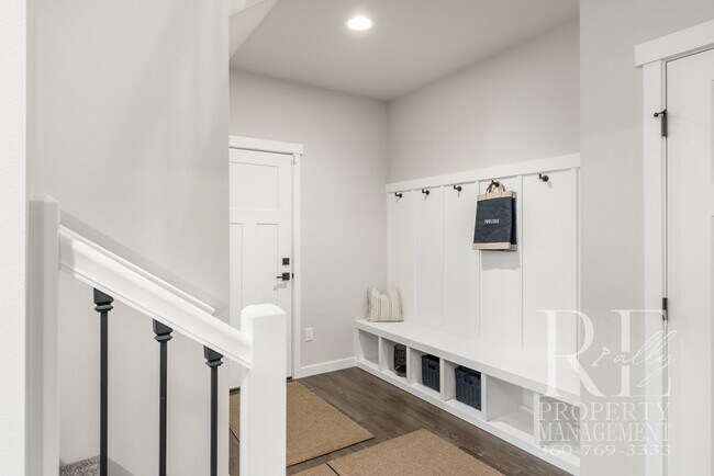 Building Photo - 1762 NE Crystallia Ct