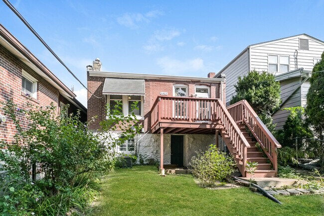 Building Photo - Fantastic 2bd/1ba home! Coming soon!