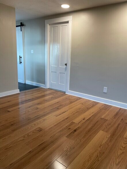 Building Photo - 24 Crown St