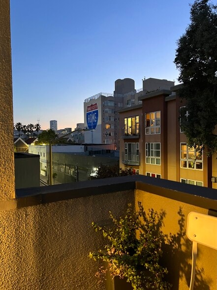 Building Photo - 469 Clementina St