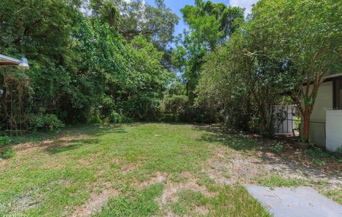 Building Photo - 1221 E Flora St