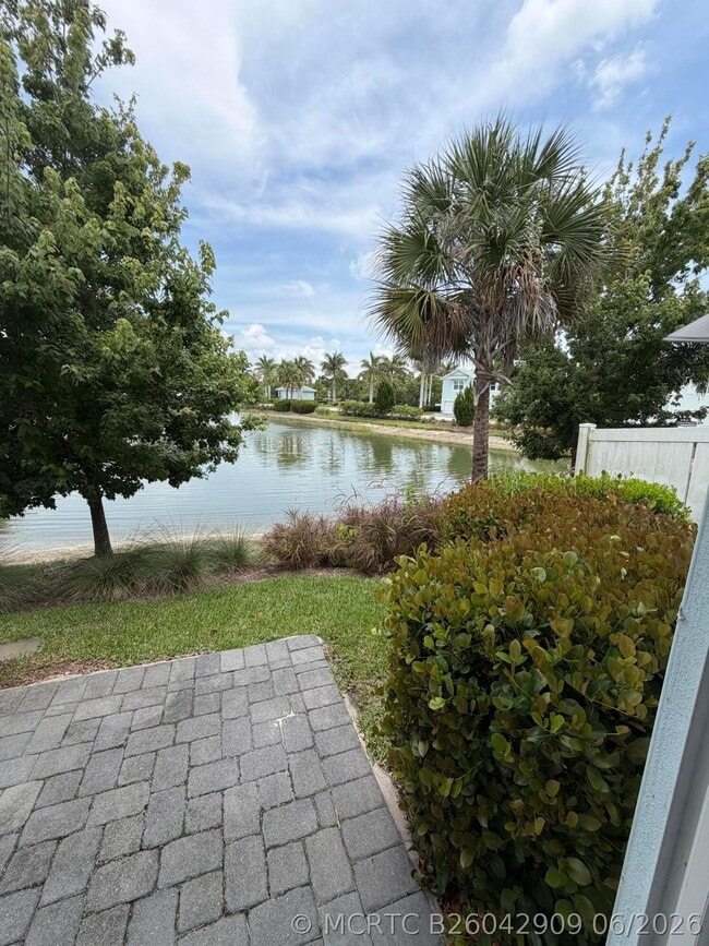 Building Photo - 342 SE Angler Dr