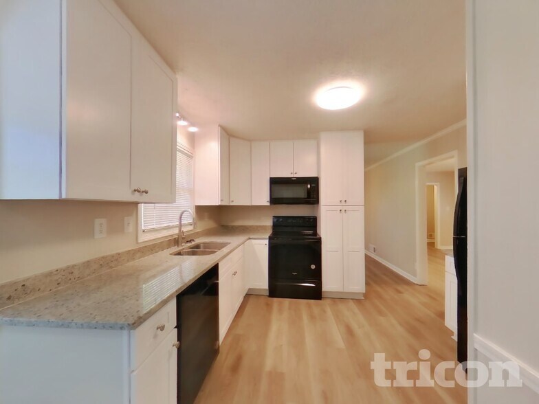 Building Photo - 199 Kings Ct NW