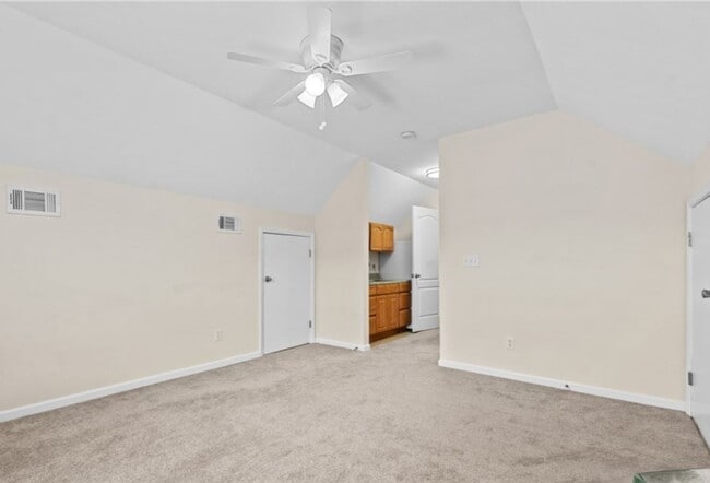 Building Photo - Spacious 4BR Home w/ Private Upstairs Suite in Southside Savannah