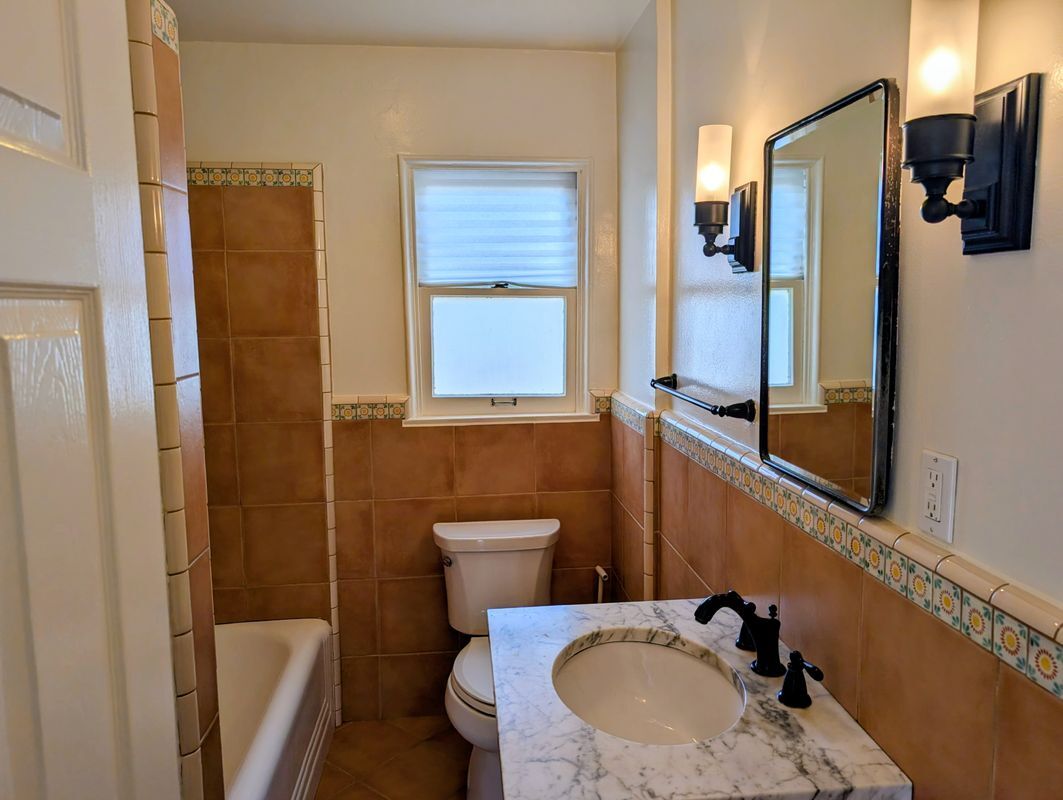 Building Photo - 1612 1/2 Glendon Ave