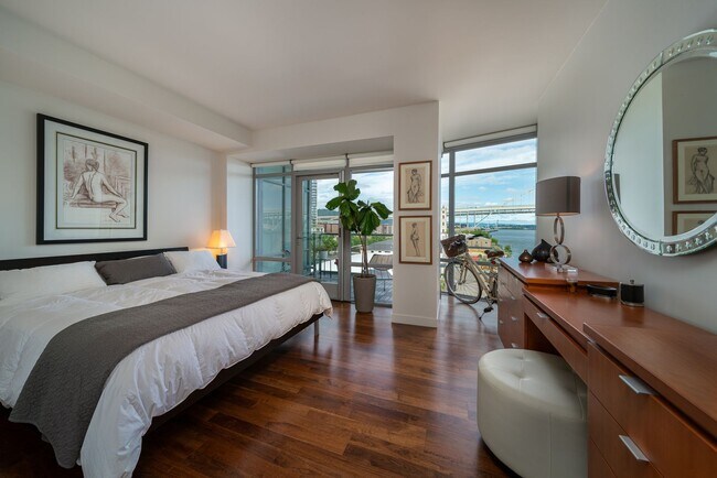 Building Photo - FULLY FURNISHED Waterfront Pearl Condo w/most utilities/2 parking spaces/most utilities