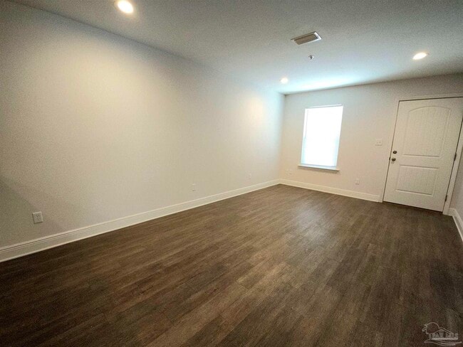 Building Photo - 313 N Navy Blvd