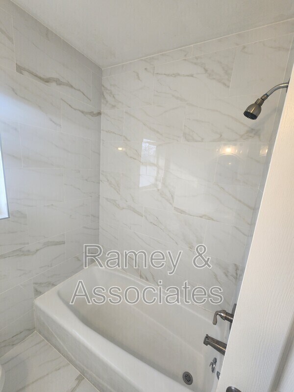 Building Photo - 3700 Taylorsville Rd