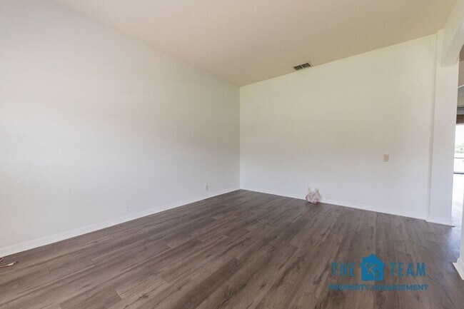 Building Photo - 3360 Fiddle Leaf Way
