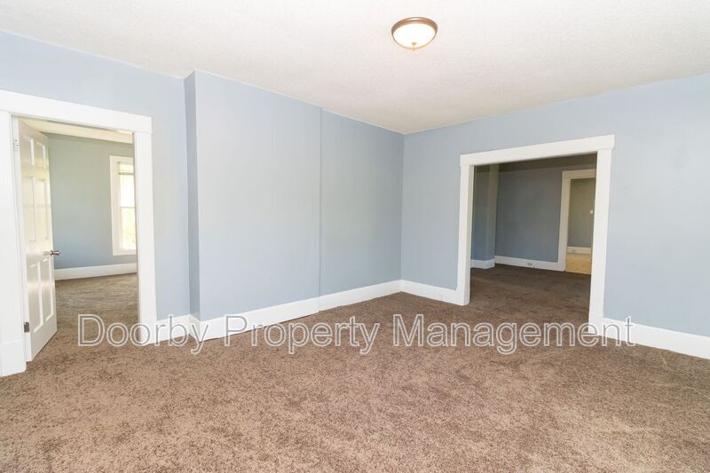 Building Photo - 3813 Central Ave