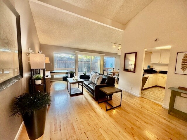 Primary Photo - 1369 Cherrywood Sq