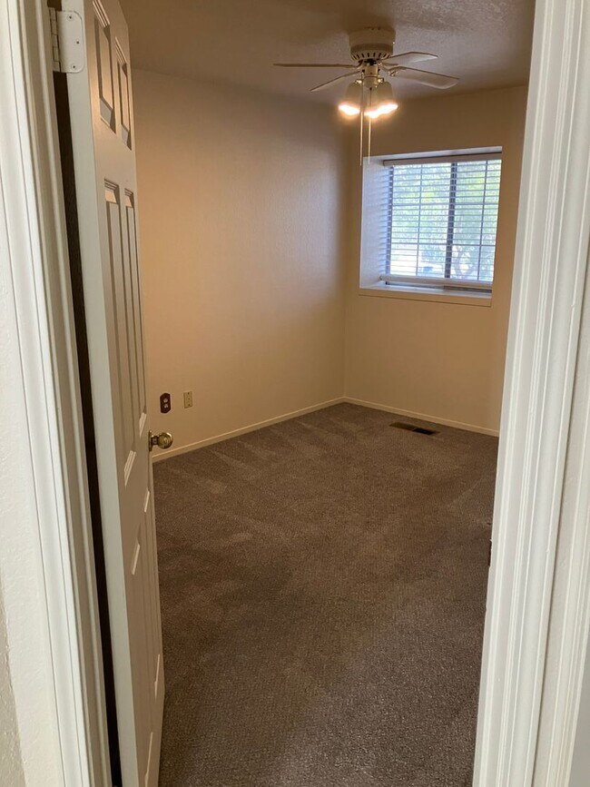 Building Photo - 1725 Branchwood Cir
