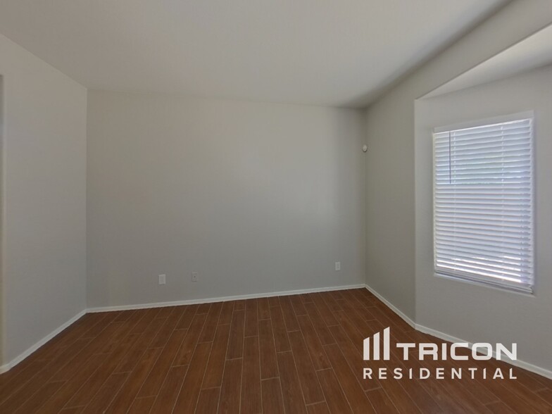 Building Photo - 5024 S 99th Dr