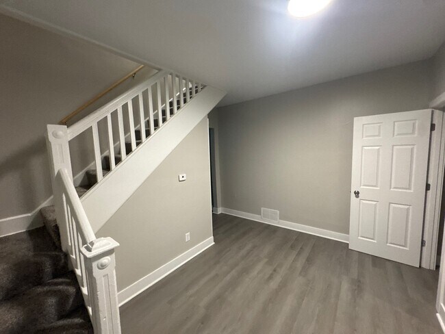 Building Photo - 1926 E Adams St