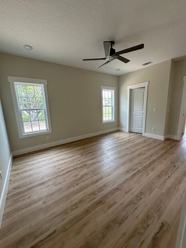Building Photo - 3 Bed 2 Bath House