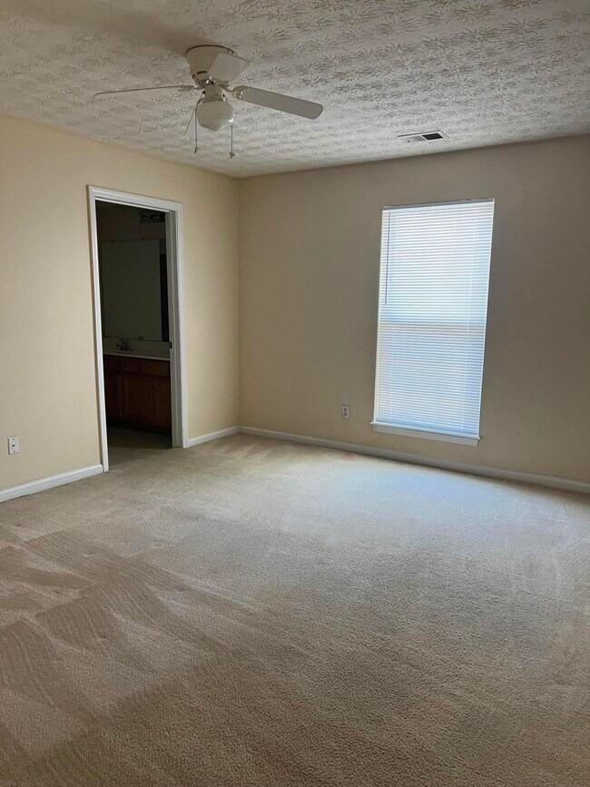 Building Photo - 160 Ellemoor Ln